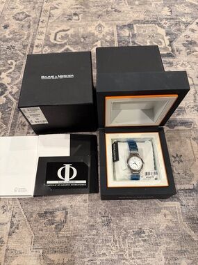 The Baume & Mercier Ilea (M0A08769) is a luxurious women's watch
